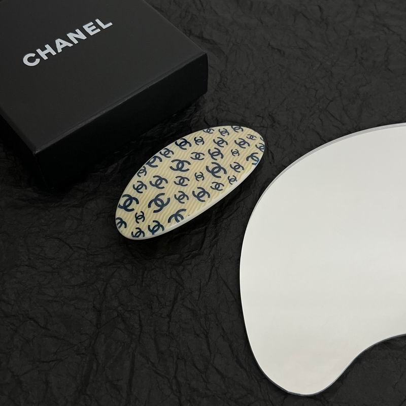 Chanel Brooch 3lyx232